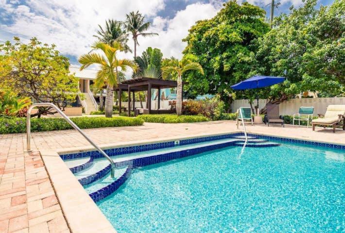 Beach Living At Island Pine Villas Blaw George Town Exterior foto