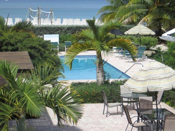 Beach Living At Island Pine Villas Blaw George Town Exterior foto